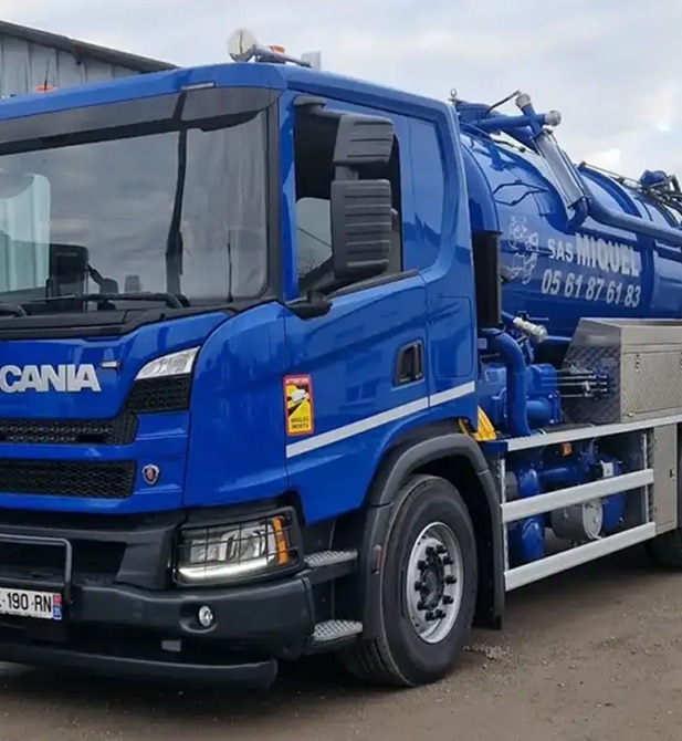 Camion Hydro-cureuse Scania Bleu - Entreprise SAS Miquel Camion Scania bleu de SAS Miquel pour l'assainissement et hydro-curage, numéro 05 61 87 61 83.